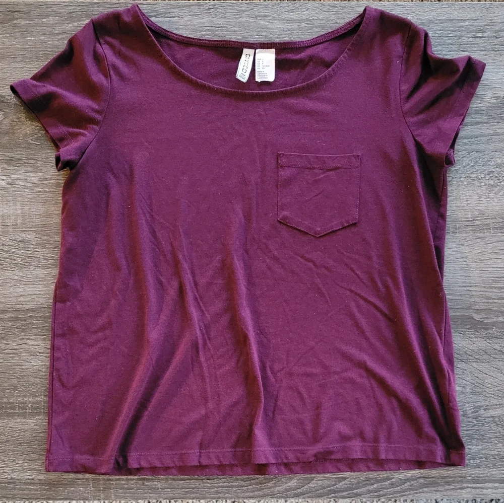 H&M Divided Basic Tee - Picture 1 of 5